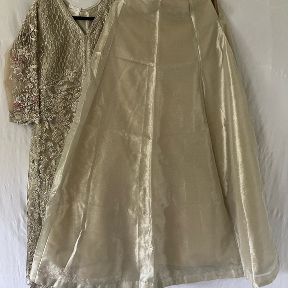 Wedding reception dress with long shirt lehnga and dupatta - BRAND NEW - Picture 4 of 4